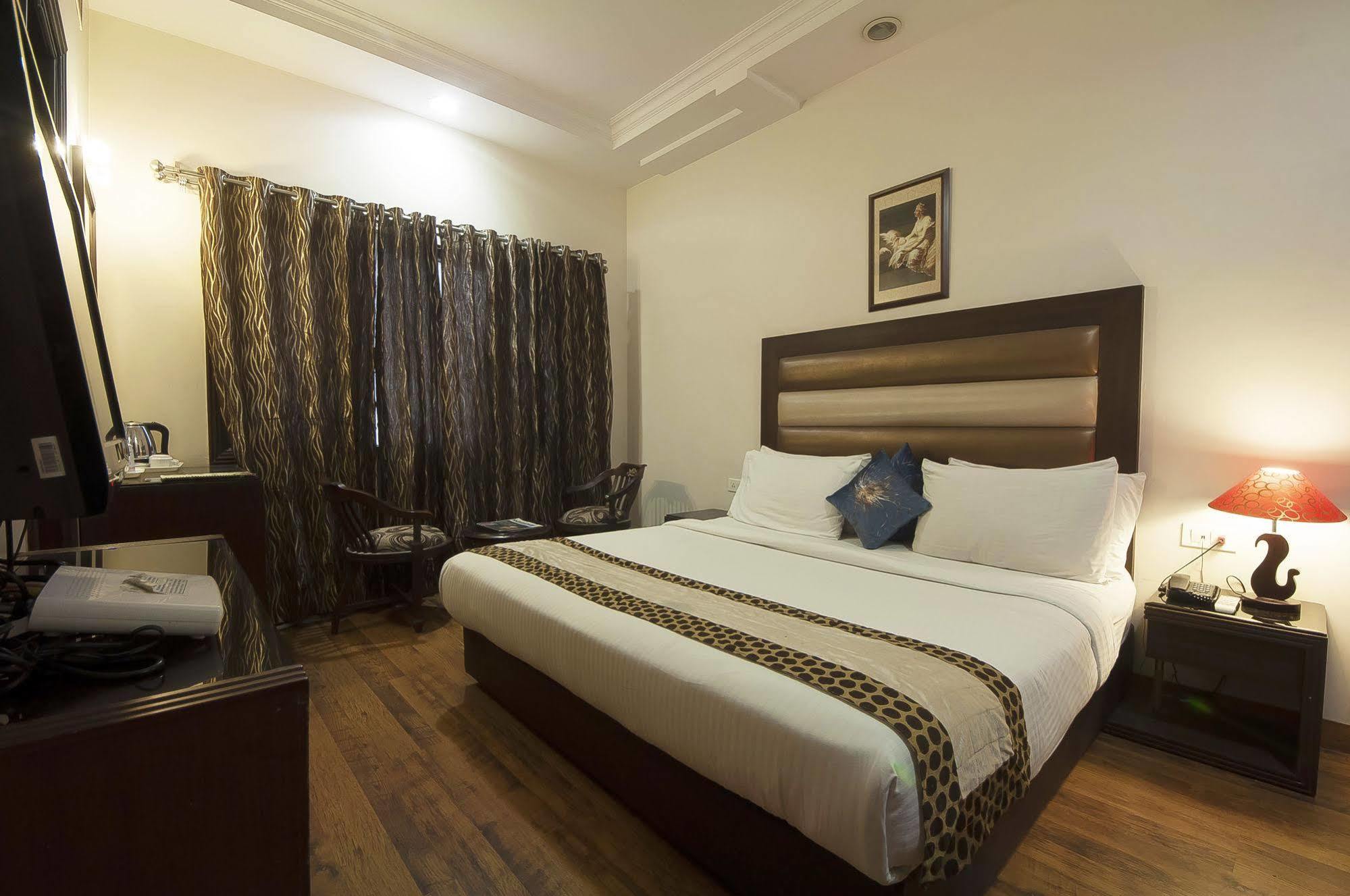 Prems Paradise Hotel 3*